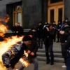 Грозят Донбассу наступленьем, а вирус гонят чесноком