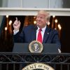 Общительный Трамп хочет личной встречи: опасно ли это (Президент США Дональд Трамп во время церемонии Rolling To Remember на балконе Белого дома в Вашингто…) Президент США Дональ…