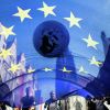 На 'плане спасения Европы' будет зарабатывать Россия (Студенты с флагом ЕС в Мюнстере | © AFP 2020 / Guido Kirchner) Студенты с флагом ЕС…