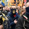 Почему британские СМИ вдруг обнаружили нацистов на Украине (Представители националистических организаций во время митинга в центре Киева | © РИА Новости / Стрингер) Представители национ…