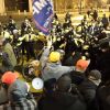 В Вашингтоне сторонники президента Трампа вступили в стычку с полицией