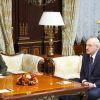Лукашенко готов вместе с Путиным рыть общий окоп на границе с Украиной (На фото: министр обороны Белоруссии Виктор Хренин и президент Белоруссии Александр Лукашенко (слева …) На фото: министр обо…