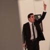 Владимир Путин назвал убийство российского посла в Анкаре провокацией (Вооруженный мужчина рядом с телом посла РФ в Турции Андрея Карлова в галерее в Анкаре) Вооруженный мужчина …