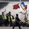 20 генералов призывают Макрона защитить патриотизм (Valeurs actuelles, Франция) (Граффити в Париже, изображающее протесты желтых жилетов | © AP Photo, Christophe Ena) Граффити в Париже, и…
