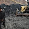 Украина ввела ЧП в энергетике (Угольный склад шахты имени Челюскинцев в Донецке) Угольный склад шахты…