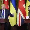Константин Бондаренко: Нынешние беды Украины начались с вербовки Зеленского в Лондоне два года назад (На фото: бывший премьер-министр Великобритании Борис Джонсон и президент Украины Владимир Зеленский …) На фото: бывший прем…