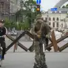 Повышение налогов, длительный блэкаут и отмена брони от мобилизации. Что ожидает украинцев в декабре (© AP / Efrem Lukatsky / Киев военнослужащий украинский) © AP / Efrem Lukatsk…