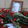 Гроб с телом Виталия Чуркина доставили в Москву (Цветы у здания МИД РФ в Москве в связи с кончиной постоянного представителя России при ООН Виталия Чуркина) Цветы у здания МИД Р…