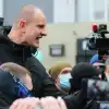 Мечтает о ядерной войне и терроризирует православных. Чем занимается нацист из С-14* Евгений Карась** (© РИА Новости . Стрингер / Акция националистов в Киеве с требованием закрытия телеканала Наш) © РИА Новости . Стри…