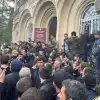 Абхазия перед вторым туром президентских выборов: тяжёлое дыхание майдана