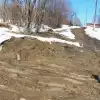 Век асфальта не видать: Оренбург вздрогнул, когда спустя неделю увидел отремонтированную дорогу через мост (Фото: группа Текслер, помоги! в соцсети ВКонтакте) Фото: группа Текслер…