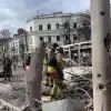 Виновных в трагедии в Сумах назвали поимённо. (© Фото : ДСНС України / Telegram / обстановка в Сумах после удара) © Фото : ДСНС Україн…