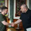 За Онуфрия вступились, Умерова отправят за океан. (© Фото : Zelenskiy / Official / Telegram / Владимир Зеленский и Рустем Умеров) © Фото : Zelenskiy /…