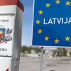 Латвийские власти угрожают депортировать более восьми сотен граждан России