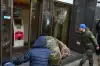 Бандерлоги разгромили офис 'Альфа-банка' в центре Киева (Бандерлоги разгромили Альфа-банк на Крещатике) Бандерлоги разгромил…
