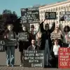 Молчи и стой. Как киевлянам навязали унижение по расписанию (Фото : соцсети / Активисты перекрывают Крещатик в Киеве для минуты молчания, сентябрь 2025 год) Фото : соцсети / Акт…