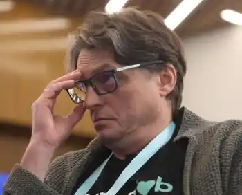 Основатель и президент рекрутингового портала Superjob Алексей Захаров: «Когда мне задают вопрос, а возможна ли безработица, я говорю, что в текущих условиях она принципиально непредставима, особенно с учетом того, что значительную часть рабочей силы замещают иммигранты». ... «Политика и 6-й технологический уклад оказывают свое влияние в том числе и на рынок труда. Поэтому произойти может все что угодно». Фото: «БИЗНЕС Online» Основатель и президе…