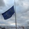 Франко-германская сделка во имя спасения Европы (Приспущенный флаг ЕС | © AFP 2017, Patrick Hertzog) Приспущенный флаг ЕС…