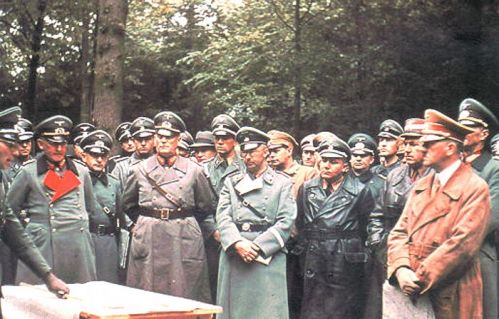 Руками этих клоунов пытались завоевать мировое господство Руками этих клоунов …