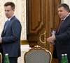 Недолго музыка играла