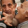 Пенсионеры пошли на штурм банков в Греции