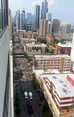 Thousands on the streets now on Michigan Ave. in Chicago protesting against the NATO Summit. Тысячи людей на улицах Чикаго на Мичиган Авеню протестуют против НАТО Thousands on the str…