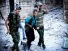 1500 убитых боевиков в Дамаске, десятки уничтоженных в Хомсе (Раненый боевик с подельниками бегут с поля боя...) Раненый боевик с под…